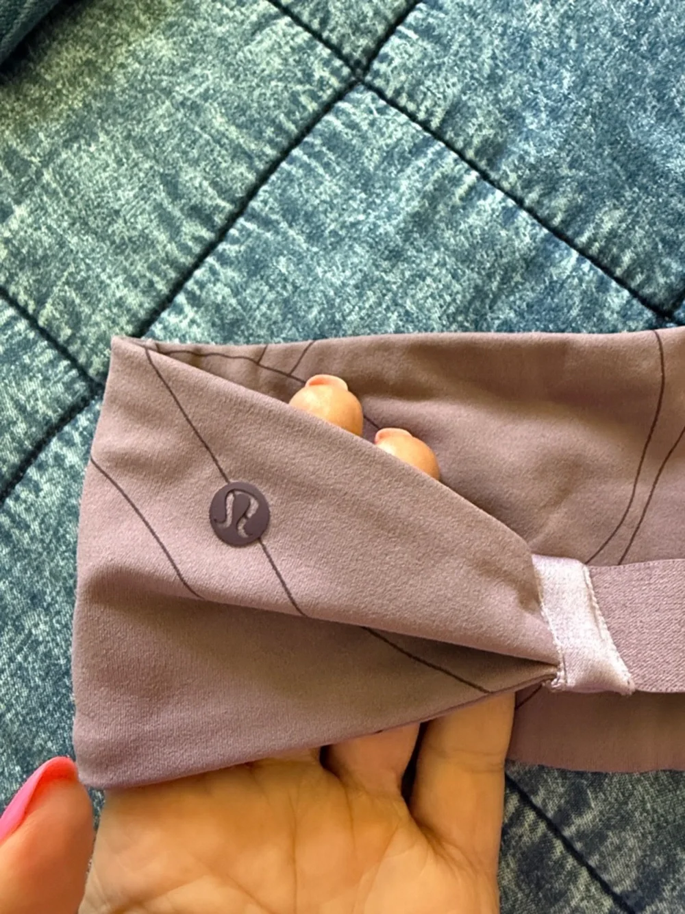 Lululemon Nulu wide Reversible Headband Lavender - Picture 2 of 3